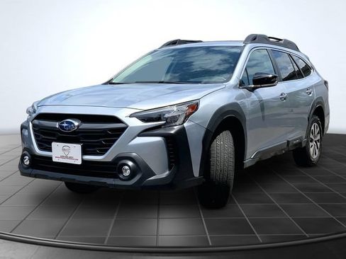 Used 2025 Subaru Outback Premium AWD/4WD image 4