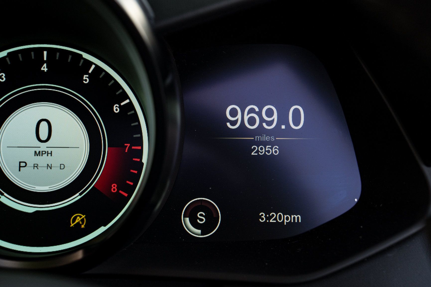 Used 2023 Aston Martin V8 Vantage Roadster RWD image 34