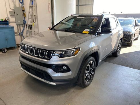 Used 2023 Jeep Compass Limited AWD/4WD image 2