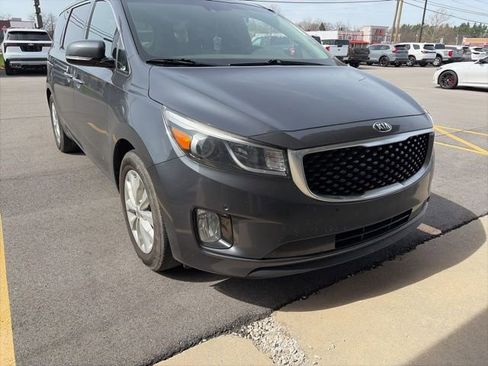 Used 2017 Kia Sedona EX image 2