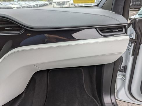 Used 2020 Tesla Model X Long Range AWD/4WD image 32