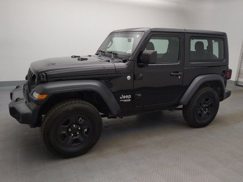 Used 2019 Jeep Wrangler Sport AWD/4WD image 2