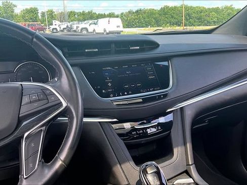Used 2022 Cadillac XT5 Premium Luxury FWD image 9
