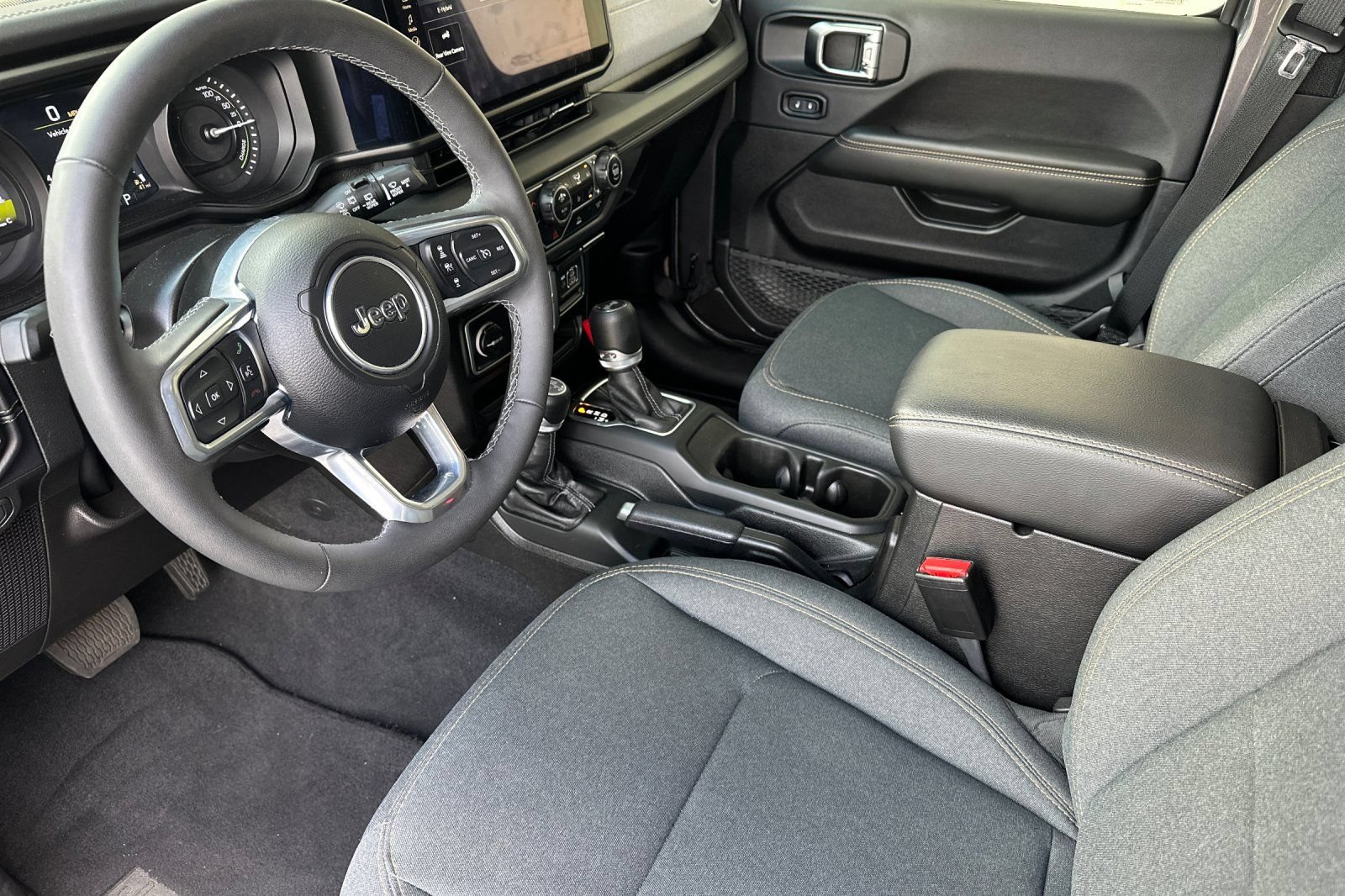 Used 2025 Jeep Wrangler Unlimited Sahara AWD/4WD image 10