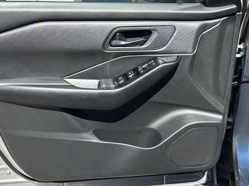 Used 2024 Nissan Rogue S FWD image 11