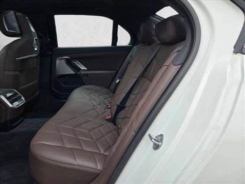 Used 2023 BMW 760i xDrive image 17