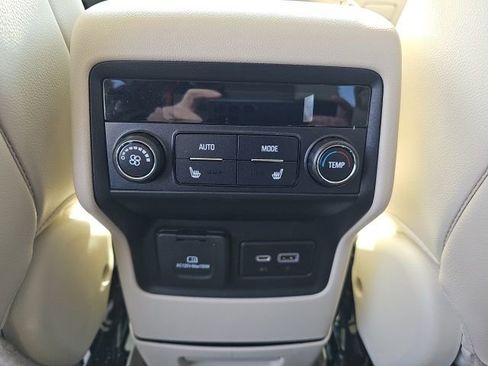Used 2021 GMC Acadia Denali w/ Denali Technology Package image 12