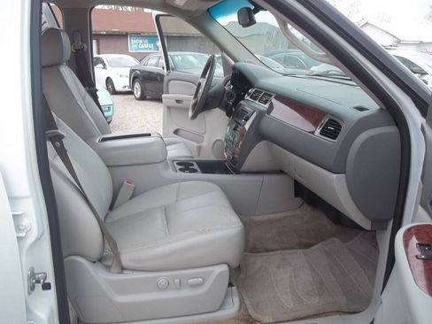 Used 2007 Chevrolet Suburban LTZ w/ LTZ Preferred Equipment Group AWD/4WD image 10