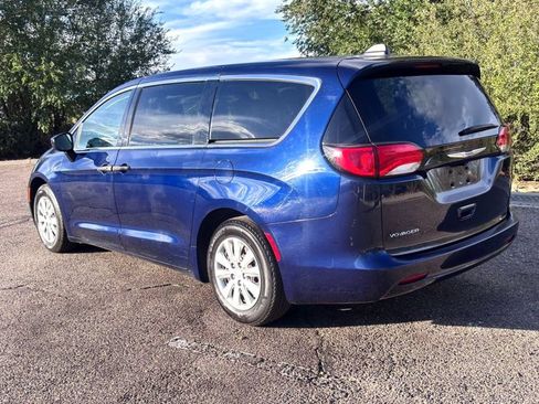 Used 2020 Chrysler Voyager L FWD image 6