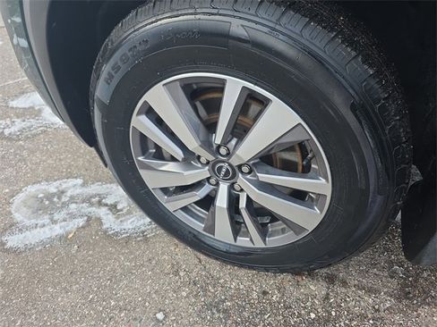 Certified 2023 Nissan Pathfinder SL w/ Black Appearance Package image 10