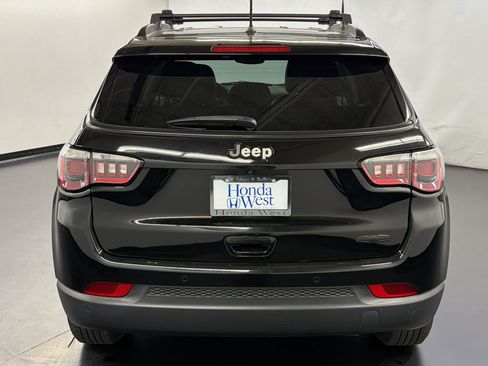 Used 2017 Jeep Compass Latitude w/ Safe & Security Group FWD image 10