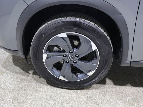 Used 2025 Nissan Rogue SV image 8