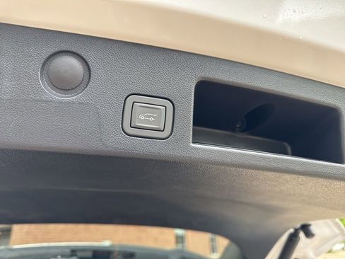 New 2026 Chevrolet Equinox LT w/ Convenience Package II FWD image 9