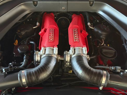 Used 2017 Ferrari California T RWD image 38