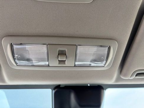 Used 2024 Nissan Frontier SV image 18