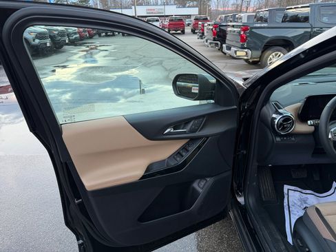 New 2026 Chevrolet Equinox ACTIV w/ Convenience Package III AWD/4WD image 22