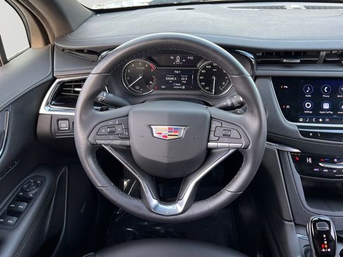 Used 2023 Cadillac XT6 Luxury image 17