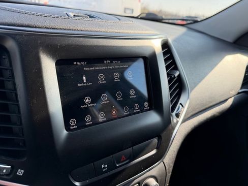 Used 2020 Jeep Cherokee Latitude Plus FWD image 11