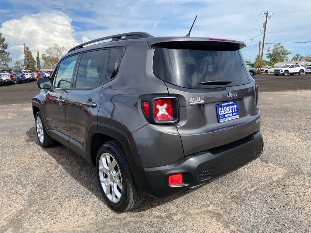 Used 2017 Jeep Renegade Latitude FWD image 12