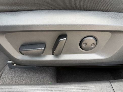 Used 2025 Nissan Rogue SV FWD image 24