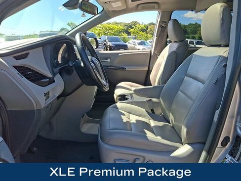 Used 2020 Toyota Sienna XLE Premium AWD/4WD image 2