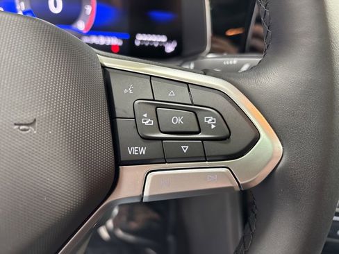 Used 2025 Volkswagen Jetta SE FWD image 16