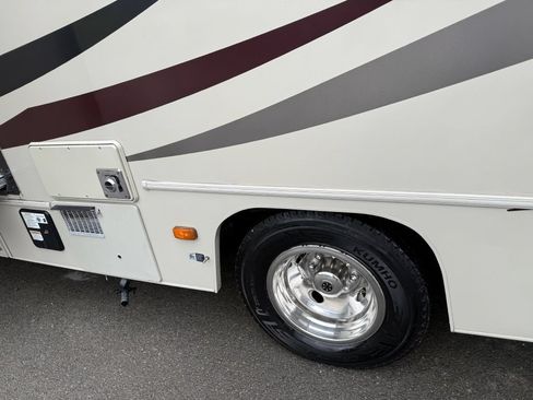 Used 2017 Ford E-450 and Econoline 450 Super Duty w/ Motorhome Prep Package RWD image 8