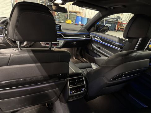 Used 2019 BMW 740i w/ M Sport Package image 15