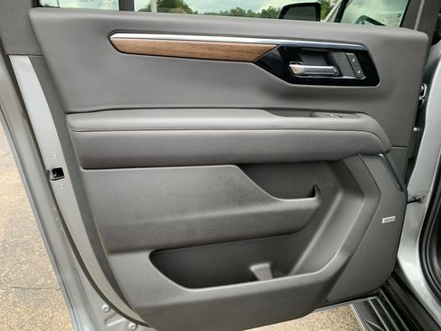 New 2025 Chevrolet Suburban High Country image 20