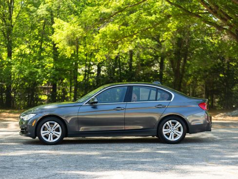 Used 2018 BMW 330i Sedan RWD image 11