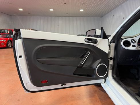 Used 2019 Volkswagen Beetle 2.0T S FWD image 18