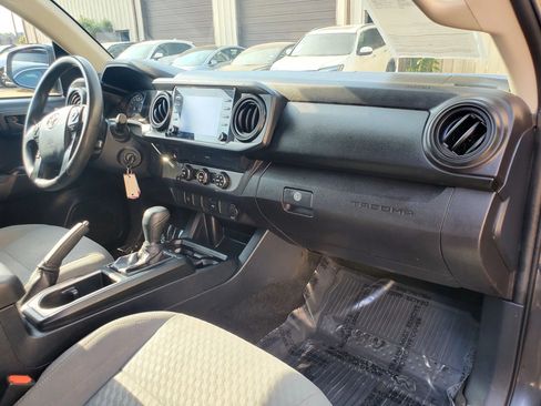 Used 2020 Toyota Tacoma SR w/ SR Convenience Package RWD image 17