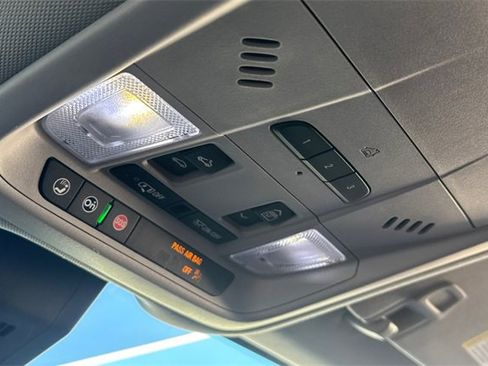 Used 2020 Chevrolet Equinox LT image 24