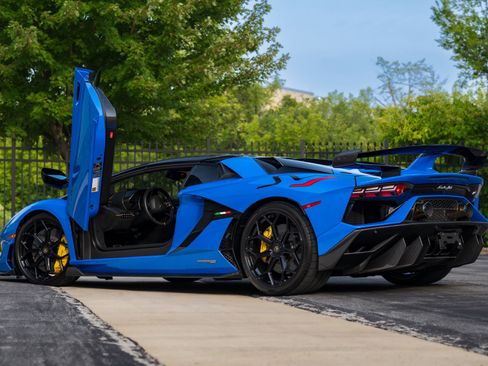Used 2021 Lamborghini Aventador SVJ AWD/4WD image 7