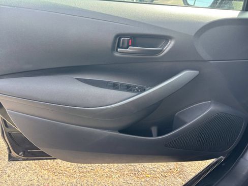 Used 2025 Toyota Corolla LE FWD image 18