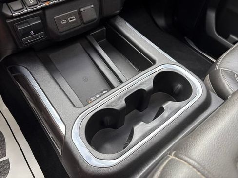 Used 2020 Chevrolet Silverado 1500 LTZ w/ LTZ Convenience Package AWD/4WD image 19