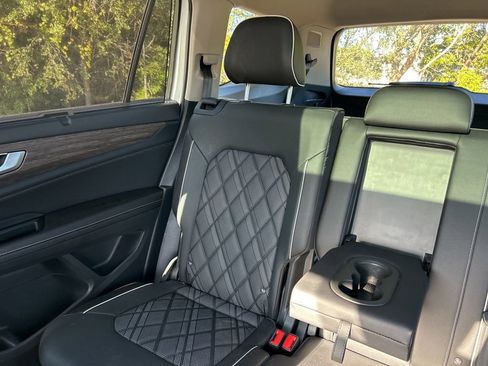 Certified 2025 Volkswagen Atlas SEL Premium R-Line image 12