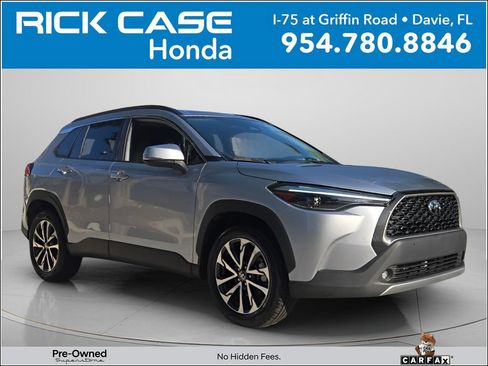 Used 2023 Toyota Corolla Cross XLE w/ Convenience Package FWD image 1