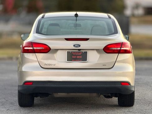 Used 2017 Ford Focus SE w/ Cold Weather Package FWD image 4