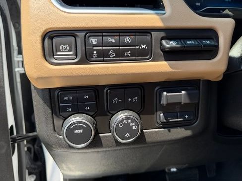 Used 2023 Chevrolet Tahoe Premier w/ Advanced Technology Package AWD/4WD image 18