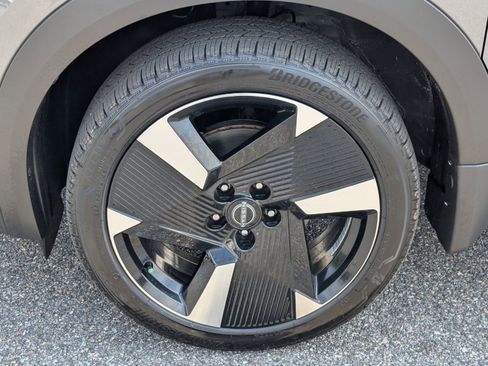 Used 2025 Nissan Kicks SR FWD image 13