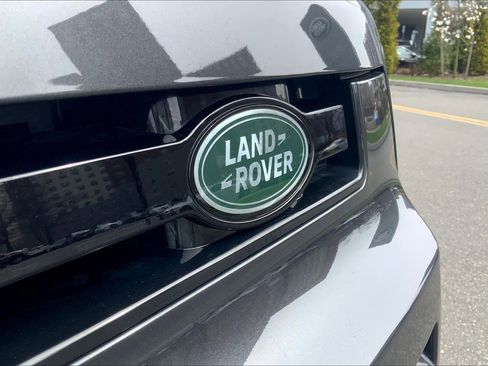 Used 2025 Land Rover Defender 110 S image 31