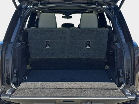 New 2026 Land Rover Range Rover Long Wheelbase SE AWD/4WD image 15