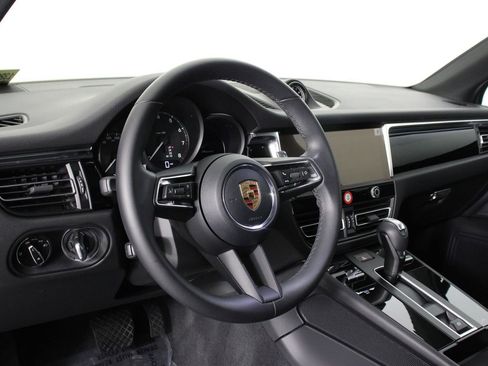 Certified 2026 Porsche Macan AWD/4WD image 4