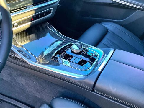 Used 2025 BMW X7 M60i image 16
