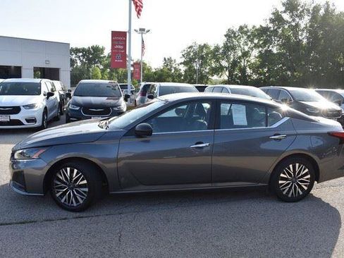 Used 2024 Nissan Altima 2.5 SV FWD image 3