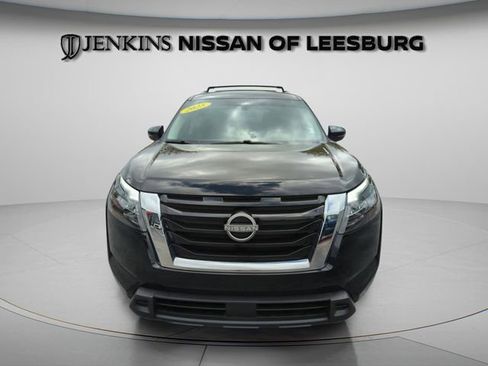 Certified 2025 Nissan Pathfinder SV image 15