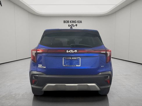 Used 2024 Kia Seltos LX AWD/4WD image 4