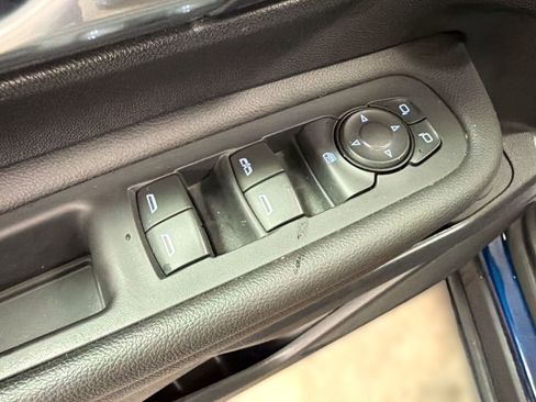 Used 2023 GMC Terrain SLE w/ Driver Convenience Package FWD image 12