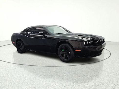Used 2015 Dodge Challenger SXT RWD image 8